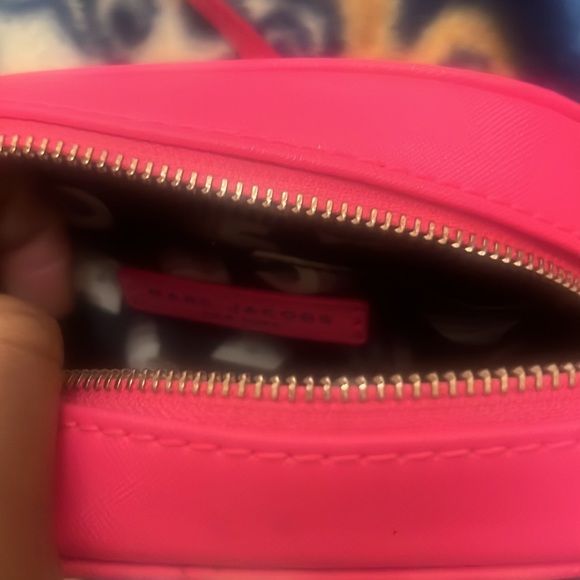 Limited editions NWOT Bubble gum pink Marc Jacob crossbody bag .. - Picture 4 of 4